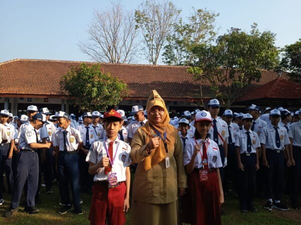 SMP NEGERI 2 AMBARAWA SAMBUT MURID BARU DENGAN SEMANGAT RAMAH ANAK PADA PEMBUKAAN MPLS 2026